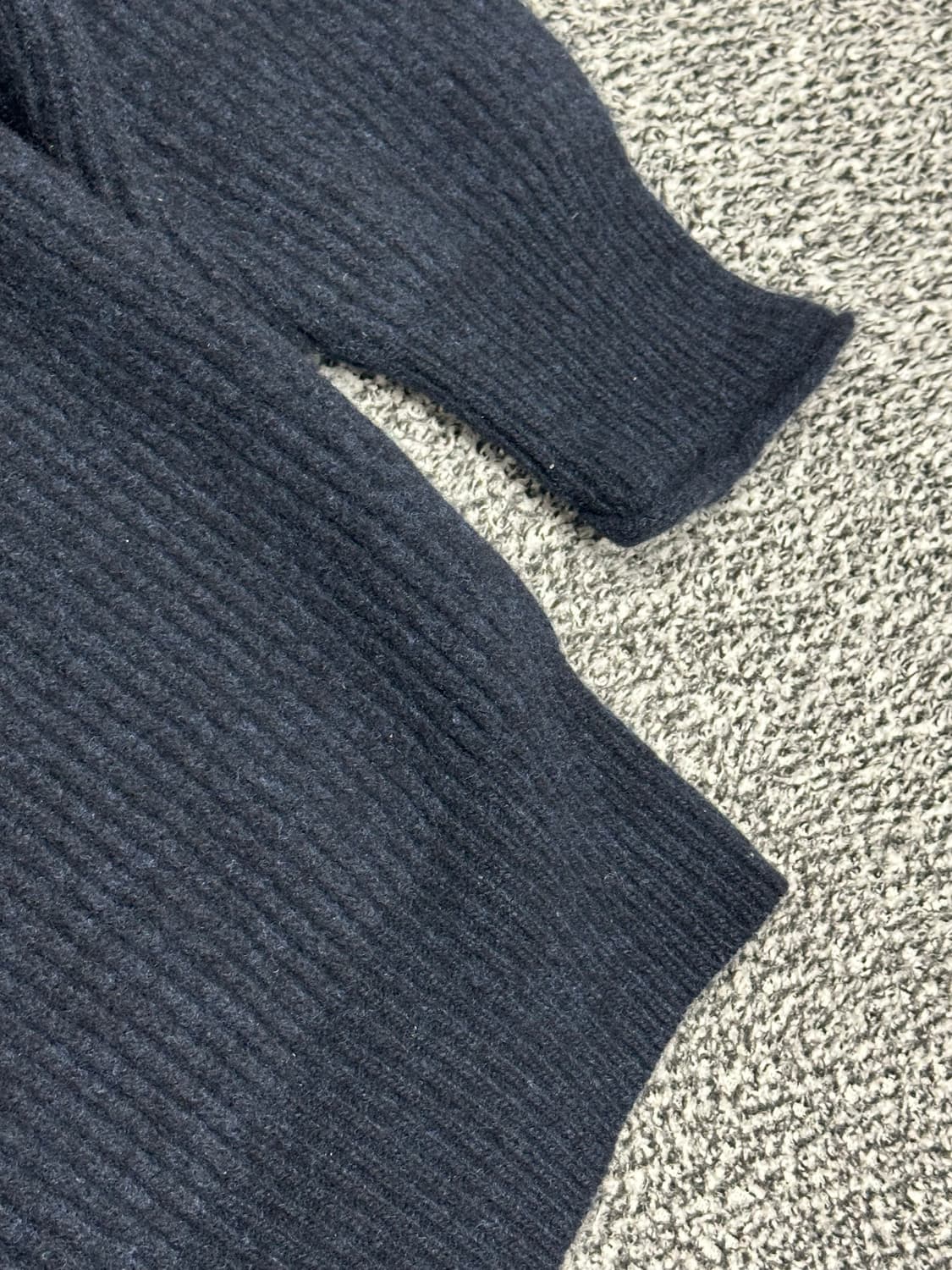 러프사이드 울 두툼 니트 상품이미지4