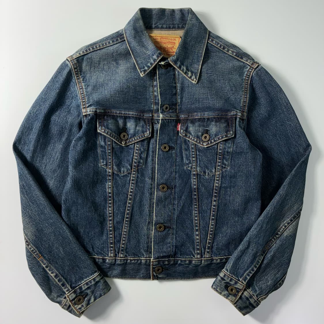 Levi's  리바이스 레드탭 70504 워싱 데님 트러커 자켓  상품이미지1