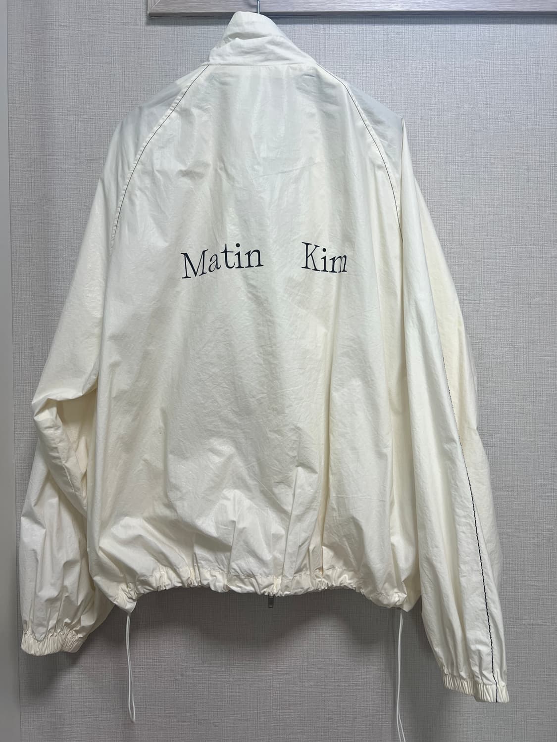 마뗑킴 로고 코팅 점퍼 바람막이 아이보리 상품이미지1