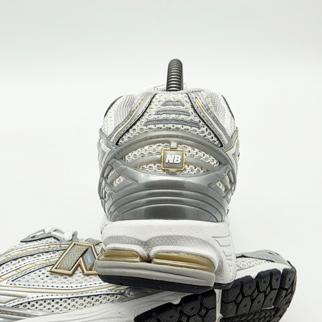 뉴발란스 1906R 화이트 메탈릭 실버 (275 D) 상품이미지2