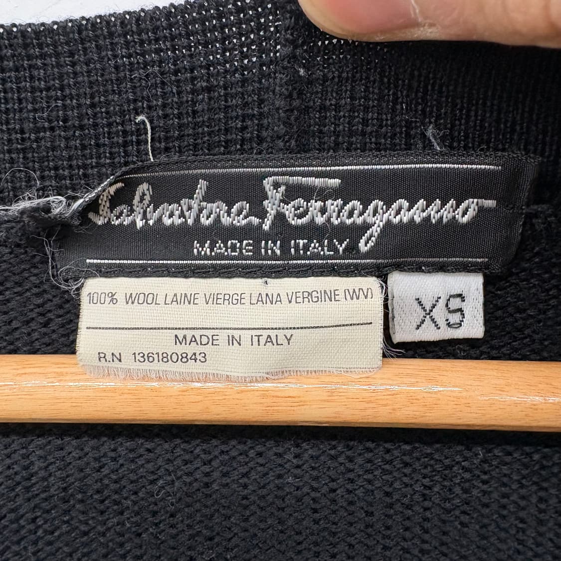 페라가모 블랙 금장 장식 가디건 여/XS 상품이미지4