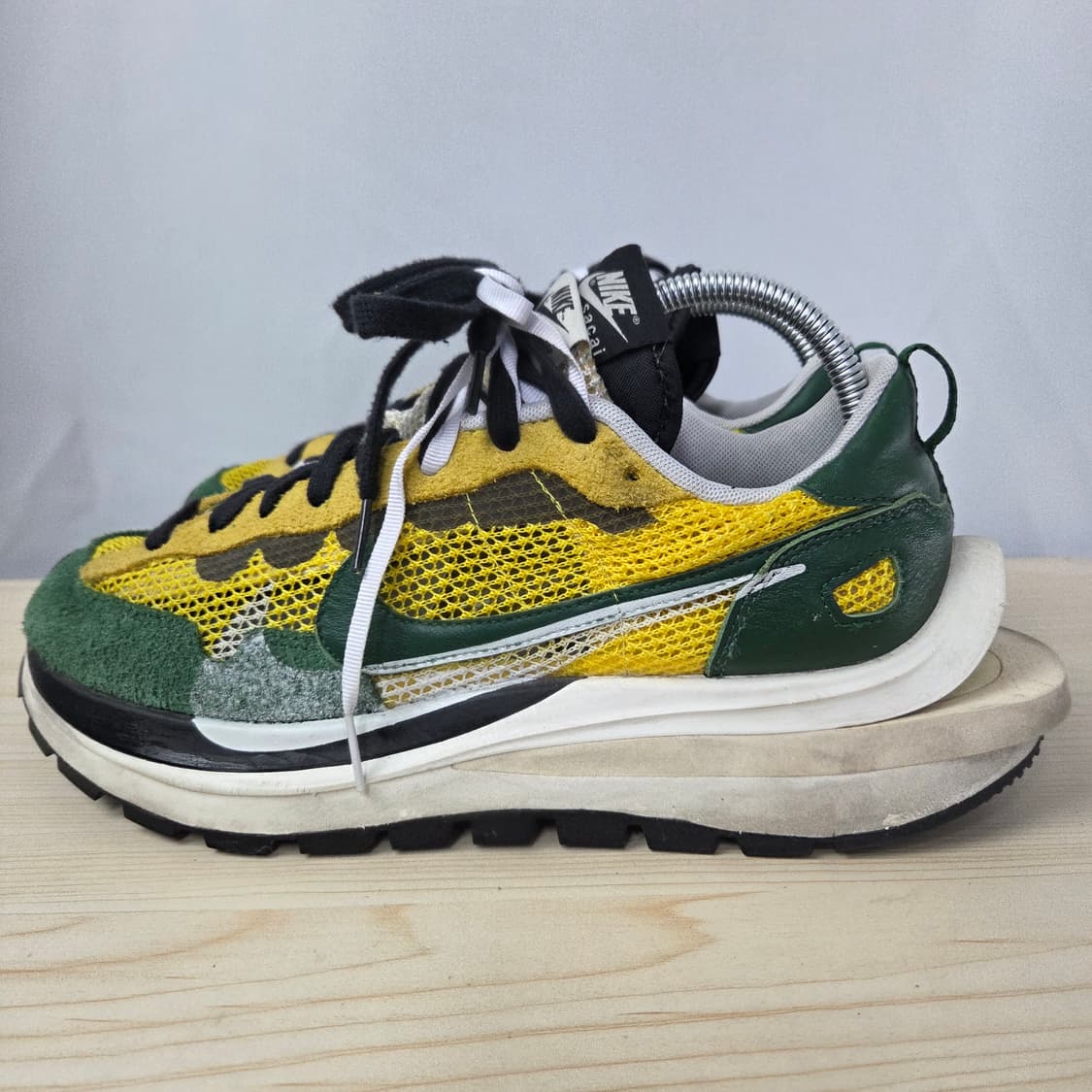 275 나이키 x 사카이 베이퍼와플 투어 옐로우 & 골지 그린 운동화 상품이미지2