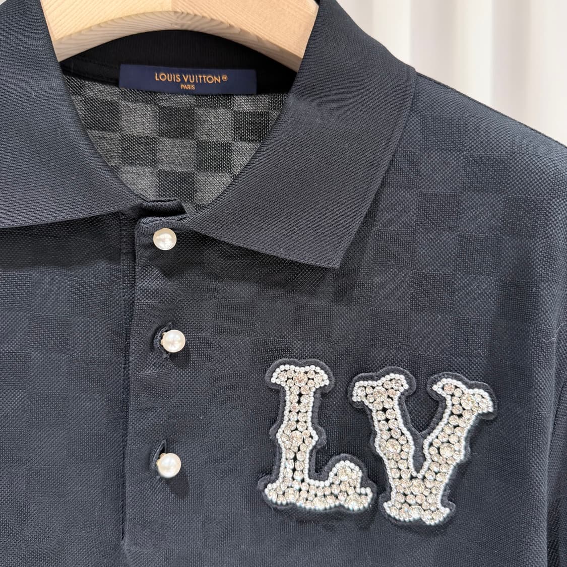 (S+/M) / 루이비통 코튼 피케 폴로 자수 LV 패치 카라 반팔 블랙 상품이미지4