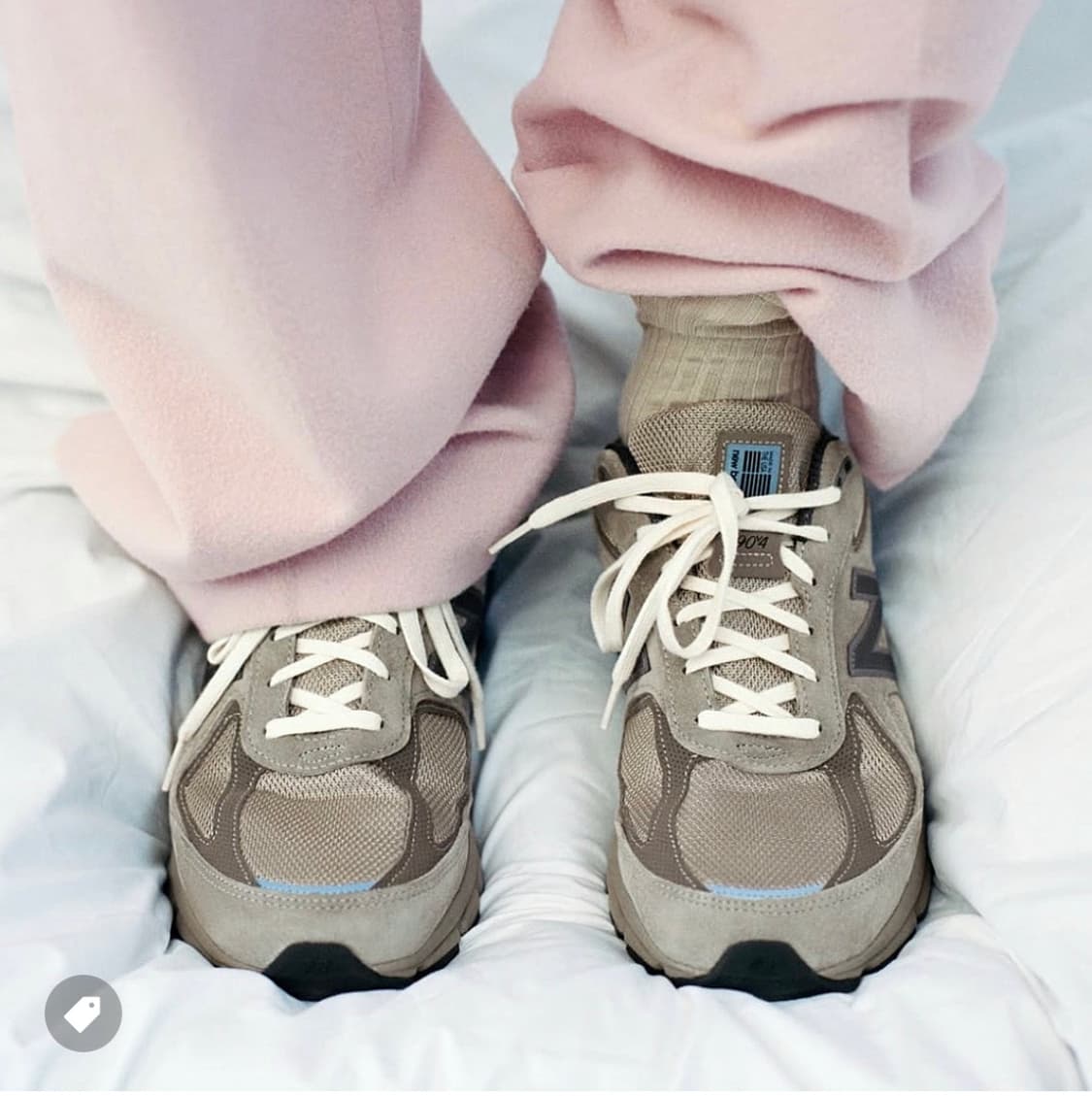 뉴발란스 x 오라리 990v4 메이드 인 USA 런던 포그 상품이미지5