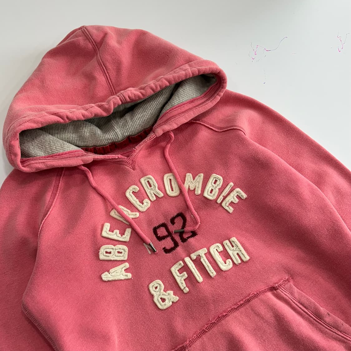Abercrombie 아베크롬비 스펠아웃 로고 핑크 후드티 상품이미지5
