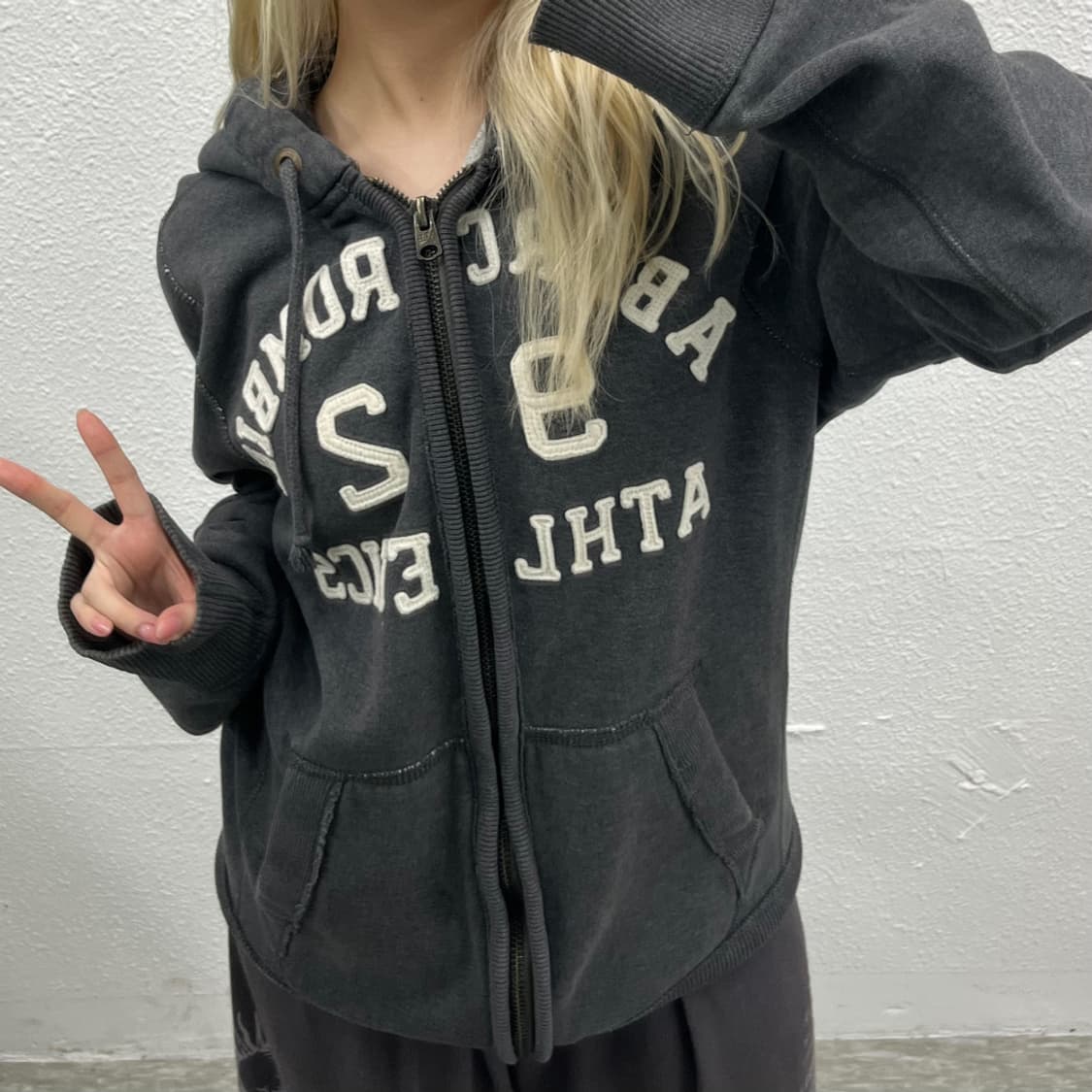 아베크롬비 센터로고 차콜 후드집업 XXL 상품이미지6