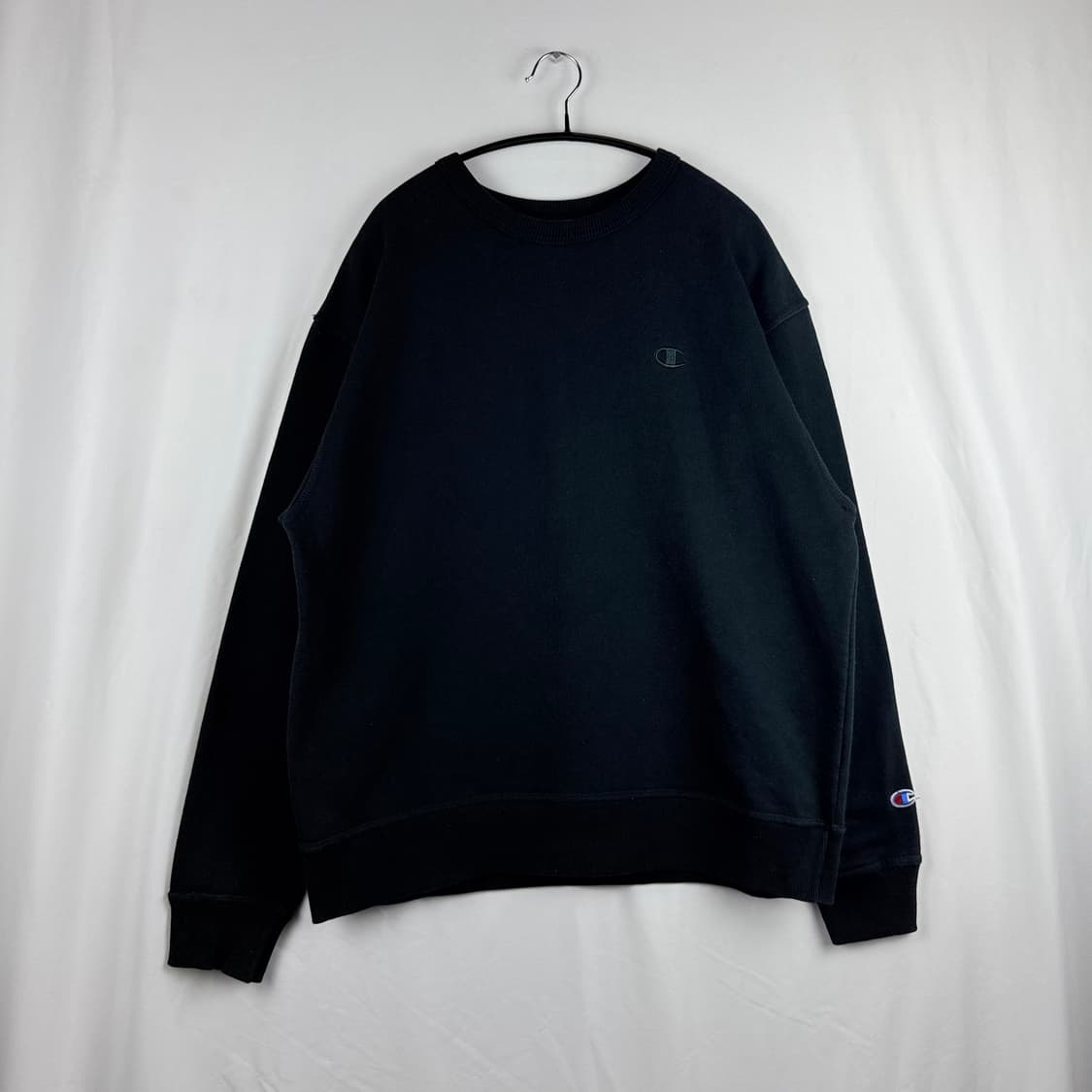 (L) 챔피온 스몰패치 로고 맨투맨 블랙 상품이미지2