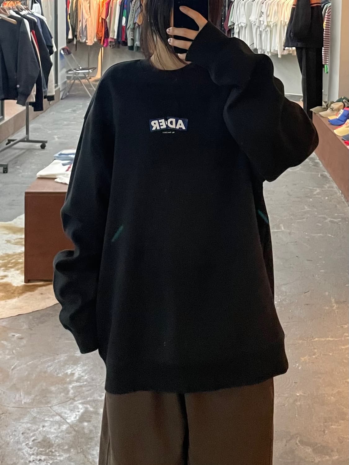 아더에러 박스로고 블랙 맨투맨 H2570 상품이미지1