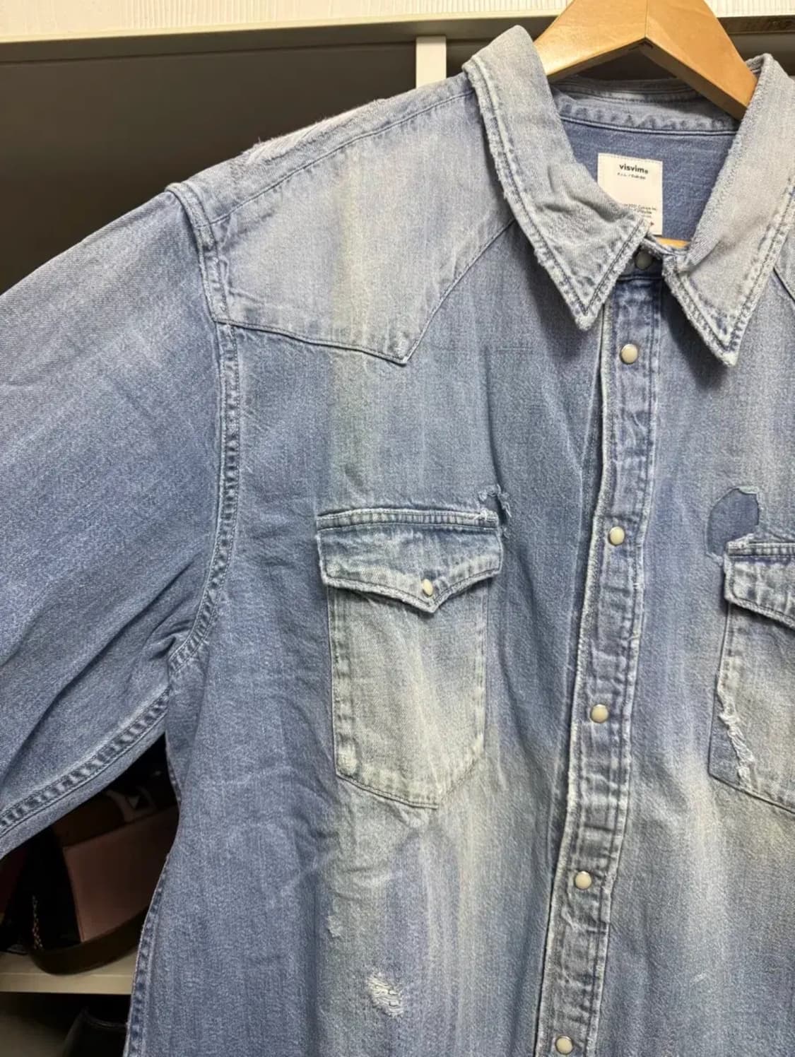 [4]비즈빔 24SS 소셜 스컬프처 데님 셔츠 크래쉬 상품이미지2