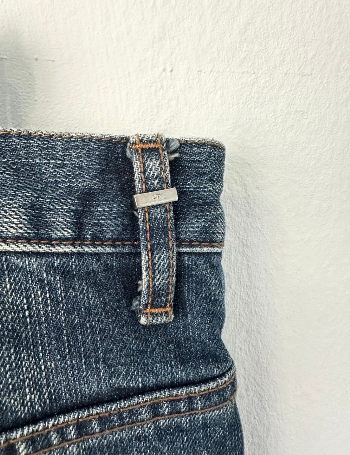 디올 옴므 10AW Fuel to fire 더티 워싱진 상품이미지4