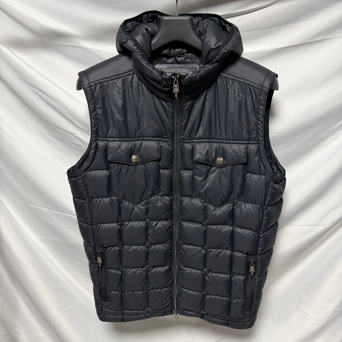 [S+급/S] 크롬하츠 패디드 후드 패딩조끼 블랙 상품이미지1