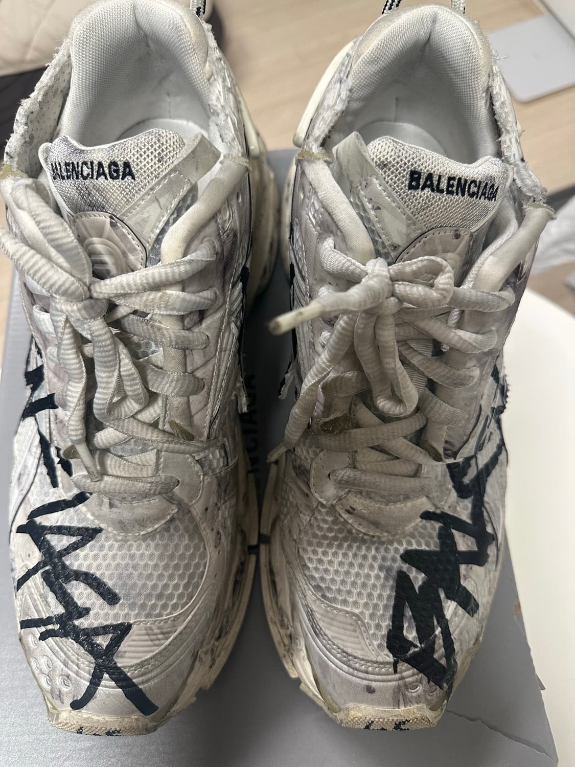 발렌시아가 그래피티 러너 45 상품이미지1