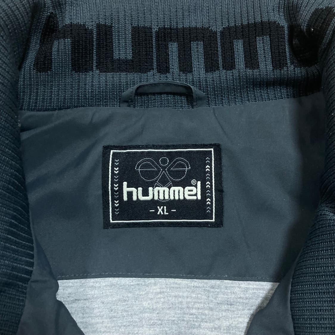 험멜 스몰 로고 사이드 라인 블랙 배색 바람막이 상품이미지4