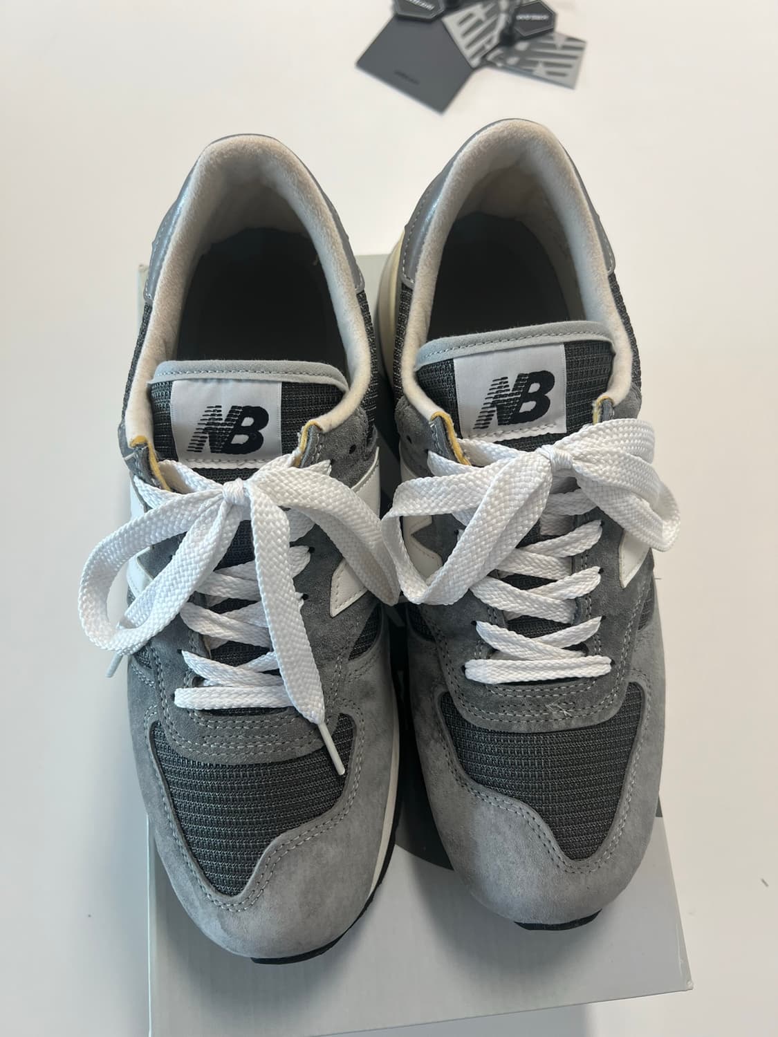 뉴발란스990v1 USA 그레이화이트 270사이즈 상품이미지2