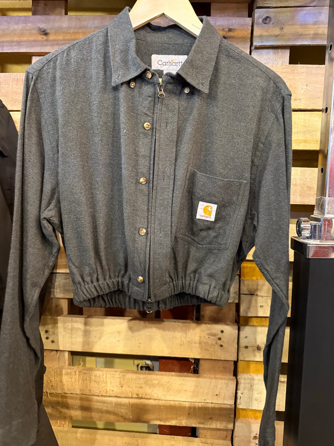 칼하트 차콜 리메이크 크롭 셔츠 자켓 상품이미지1