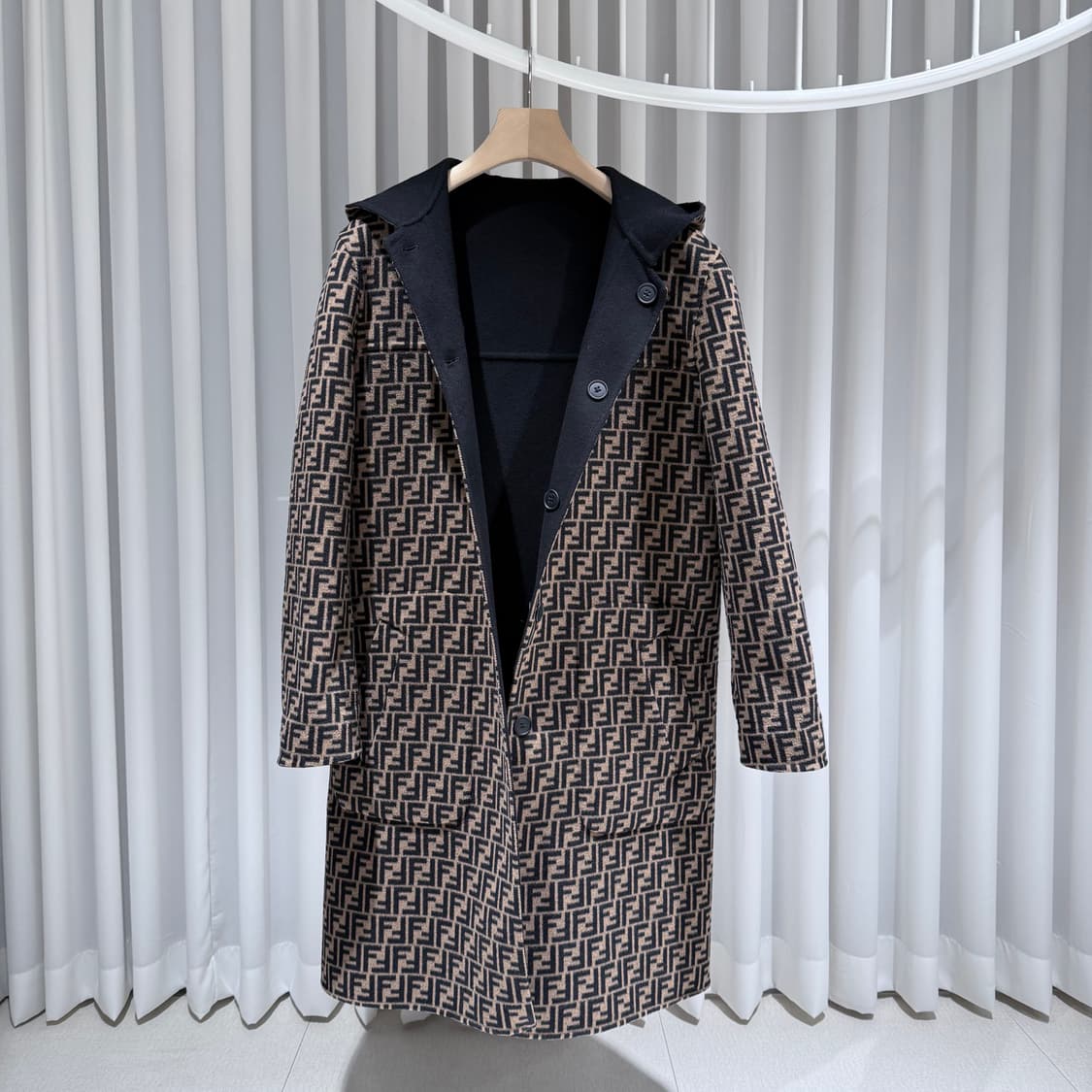 52 / 펜디 FF모노그램 리버시블 캐시미어 후드 블랙 코트 상품이미지5