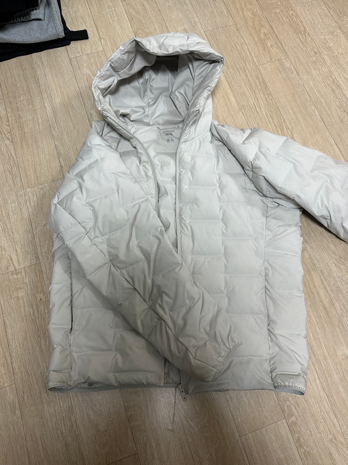 유니클로 퍼프테크 화이트 경량패딩 상품이미지1