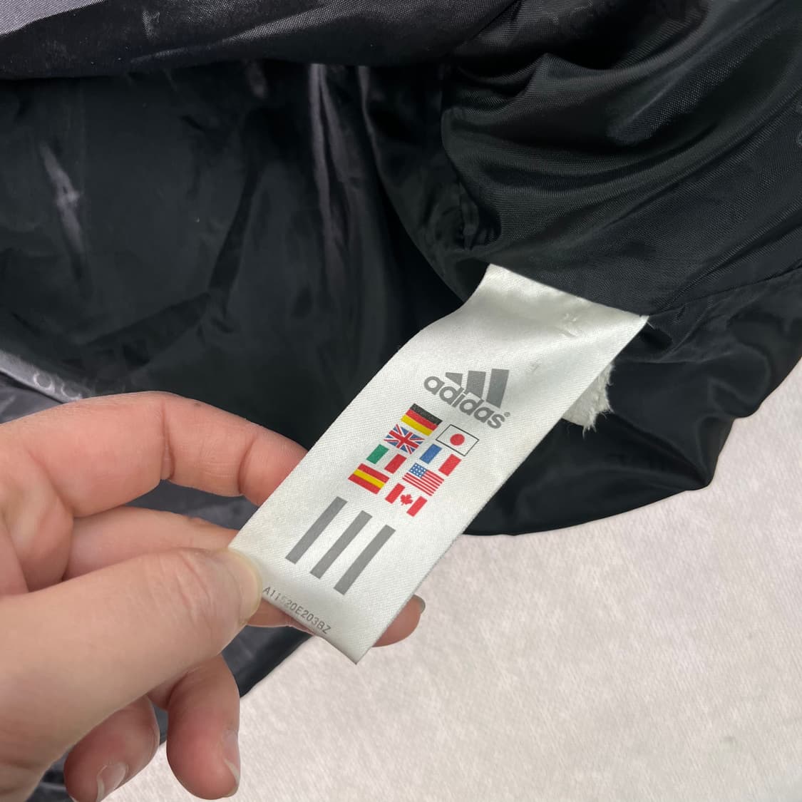 105 아디다스 스웨이드 덕다운 패딩 상품이미지4