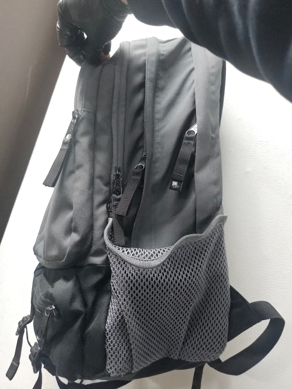잔스포츠(Jansport) 엔보이 레트로 백팩 회색+검정 ( 33L ) 상품이미지3