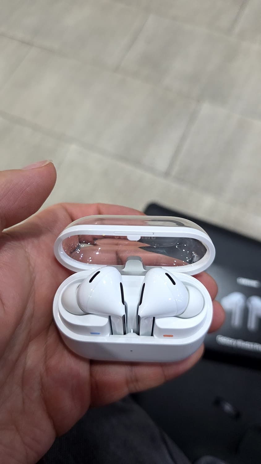 갤럭시 버즈3 프로 화이트 새상품 상품이미지2