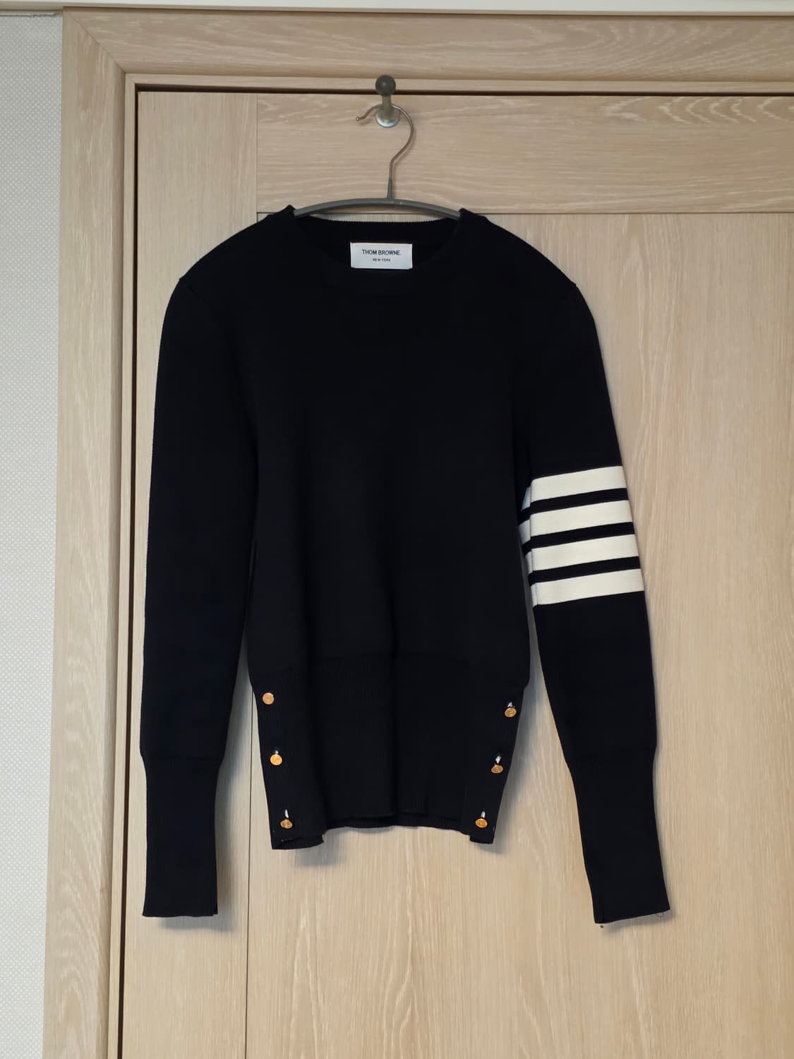 [40사이즈] 톰브라운 밀라노스티치 3버튼 여성 니트 네이비 상품이미지1