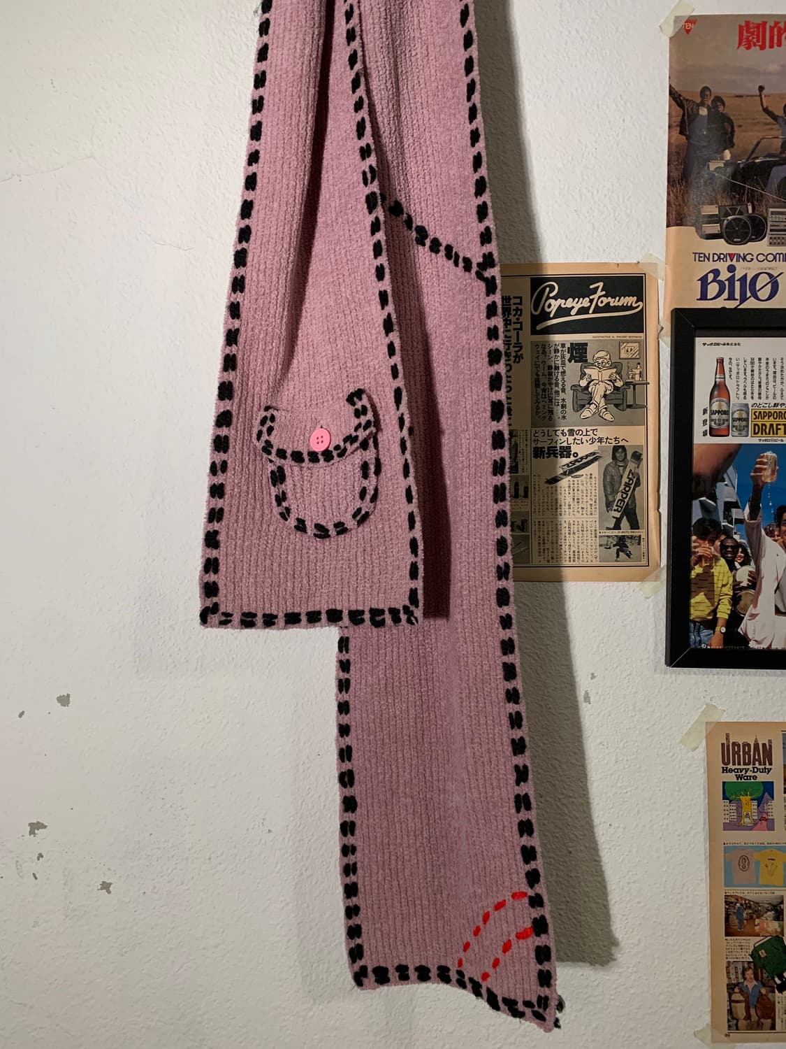 핑거린 핸드스티치 포켓 머플러 블랙 핑크 상품이미지1