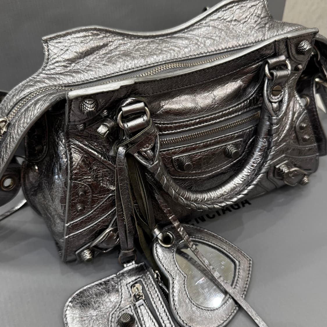 발렌시아가 네오카골시티백 XS 상품이미지2