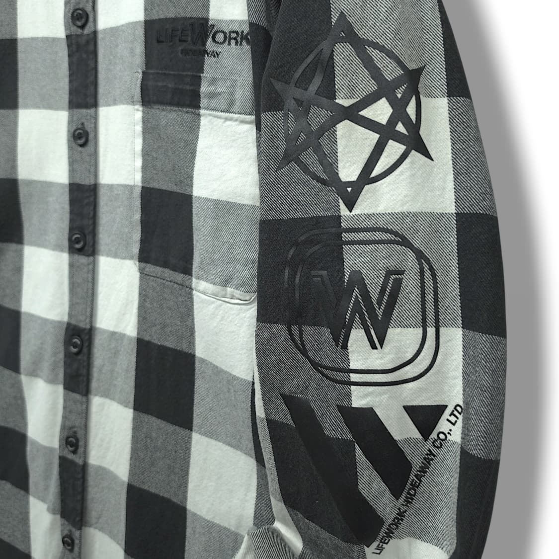 [M] 라이프워크 블랙&화이트 체크 멀티로고 코튼 긴팔셔츠 상품이미지5