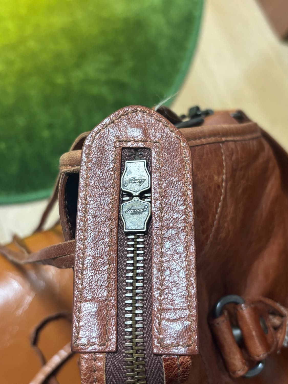 발렌시아가 모터백 브라운 상품이미지5