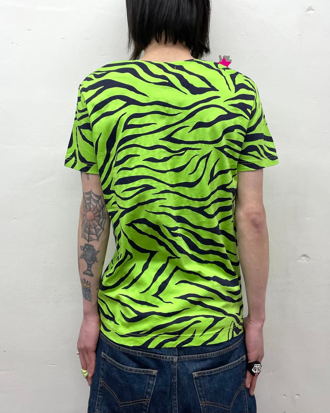 Green Zebra V-neck T-shirt  상품이미지2