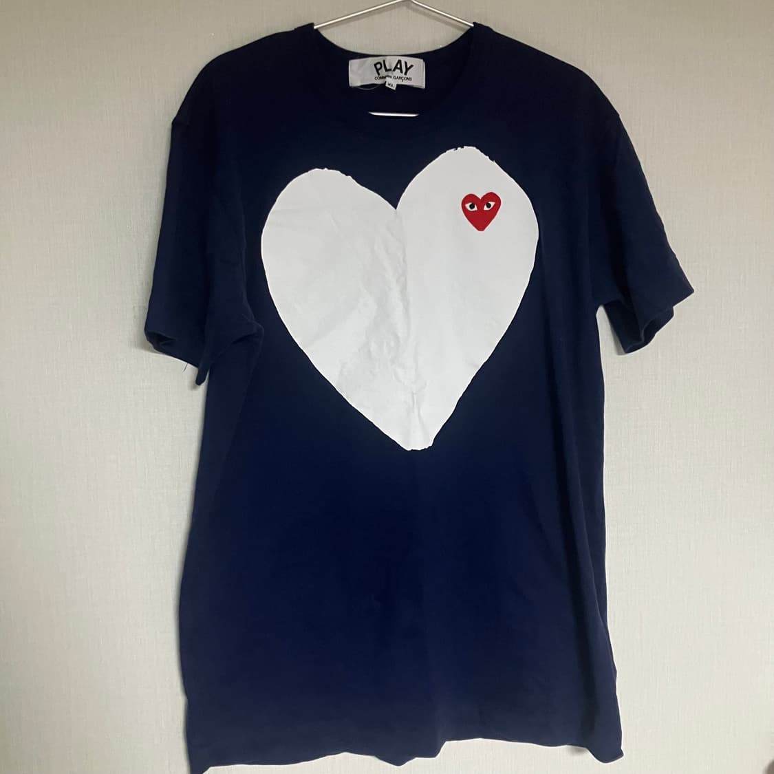 [XL] 플레이 꼼데가르송 레드 하트 프린트 반팔 네이비 상품이미지1