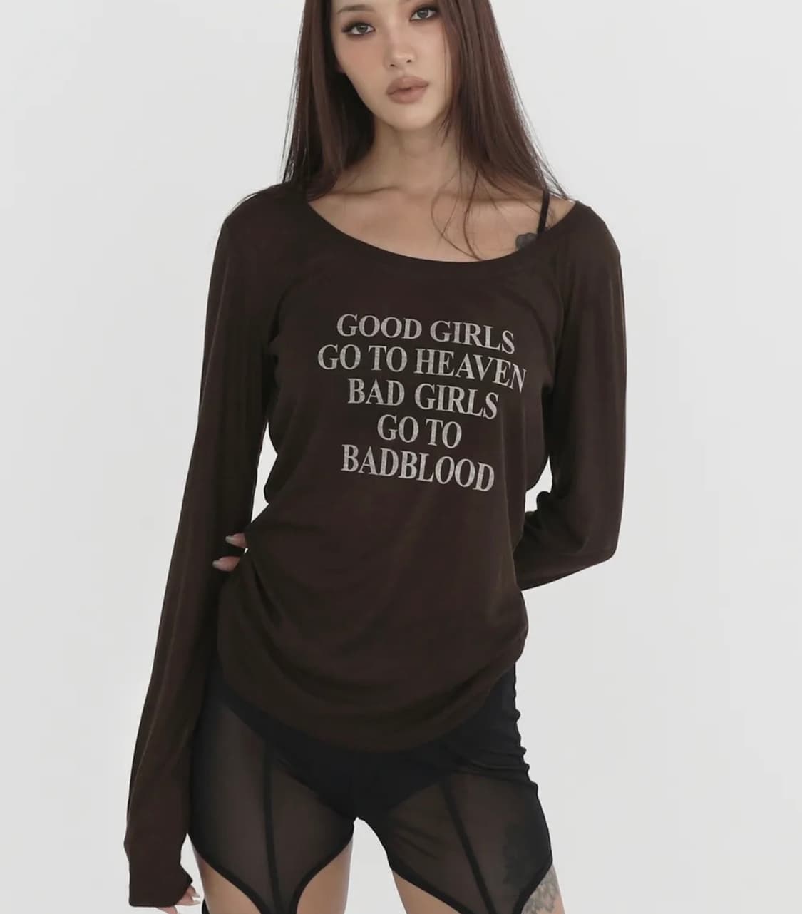 배드블러드 루즈핏 티 에스프레소 상품이미지1