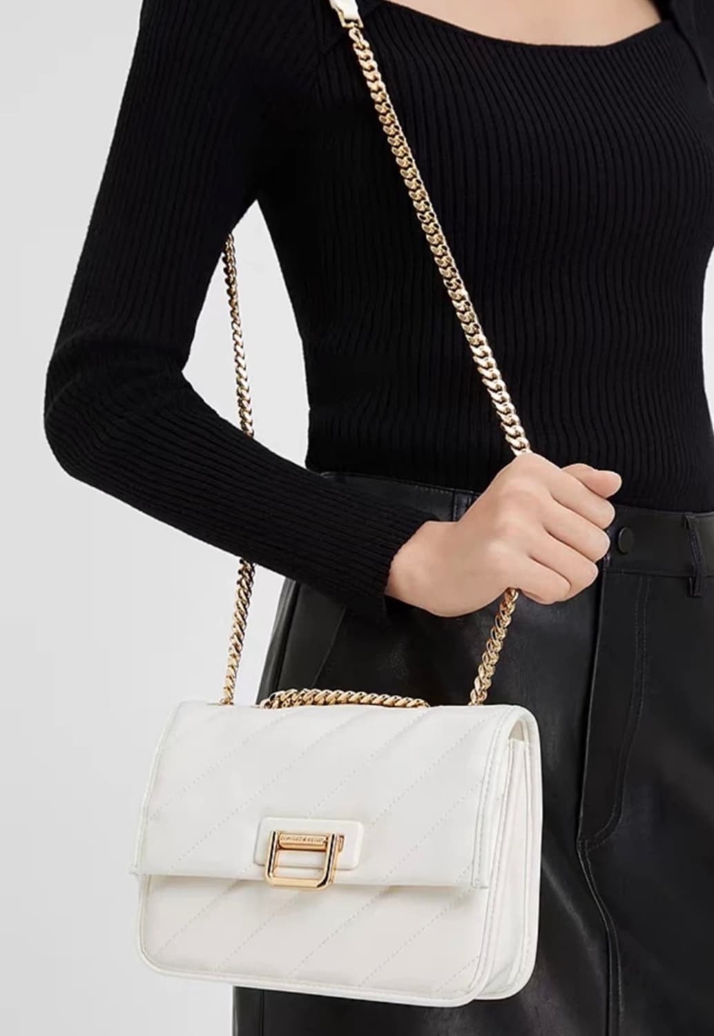 [찰스앤키스] 퀄팅 체인 스트랩 백 숄더 크로스가방 블랙색상 팝니다 상품이미지9