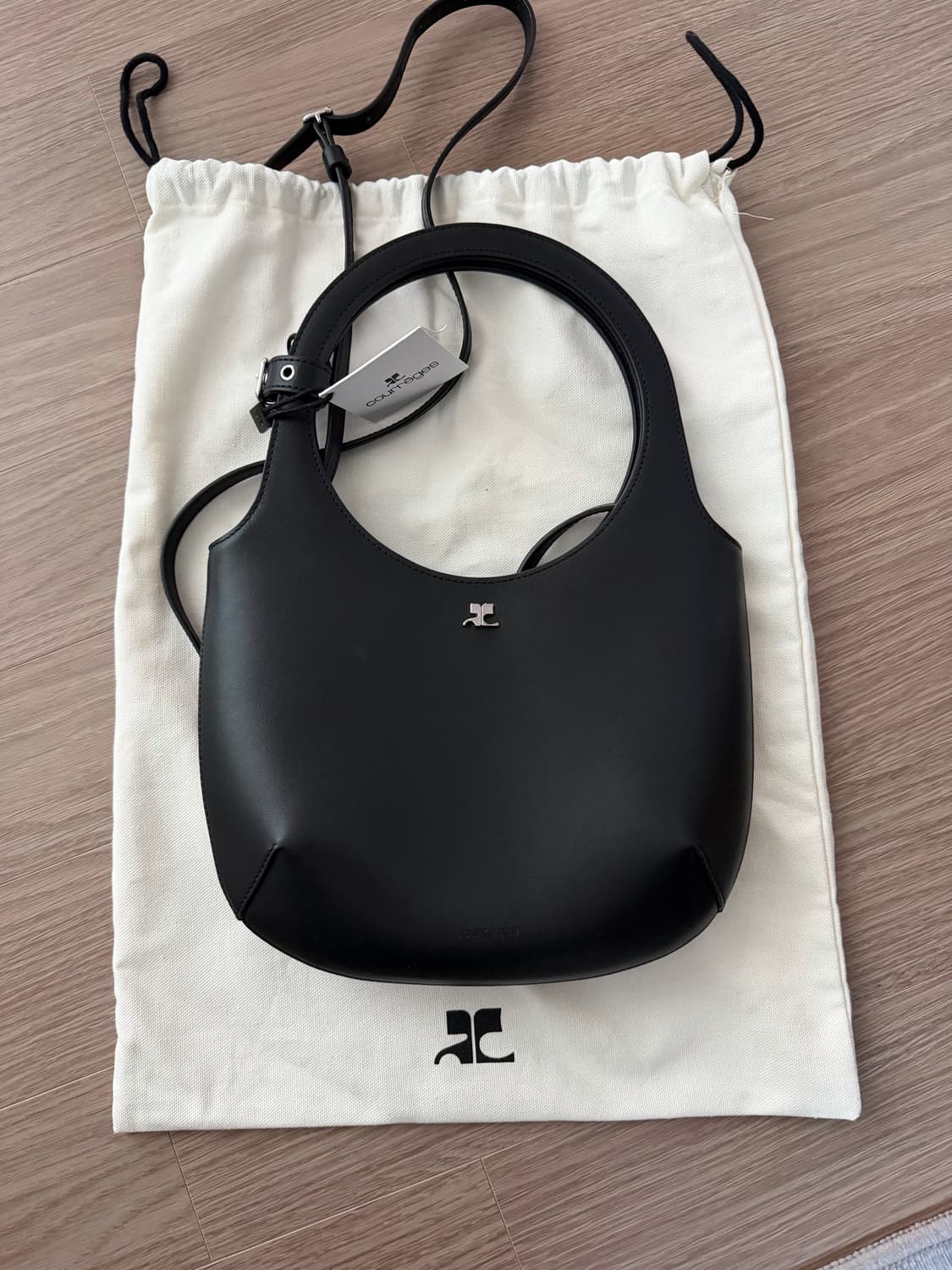 꾸레쥬 홀리 레더 블랙백 25s/s 상품이미지1