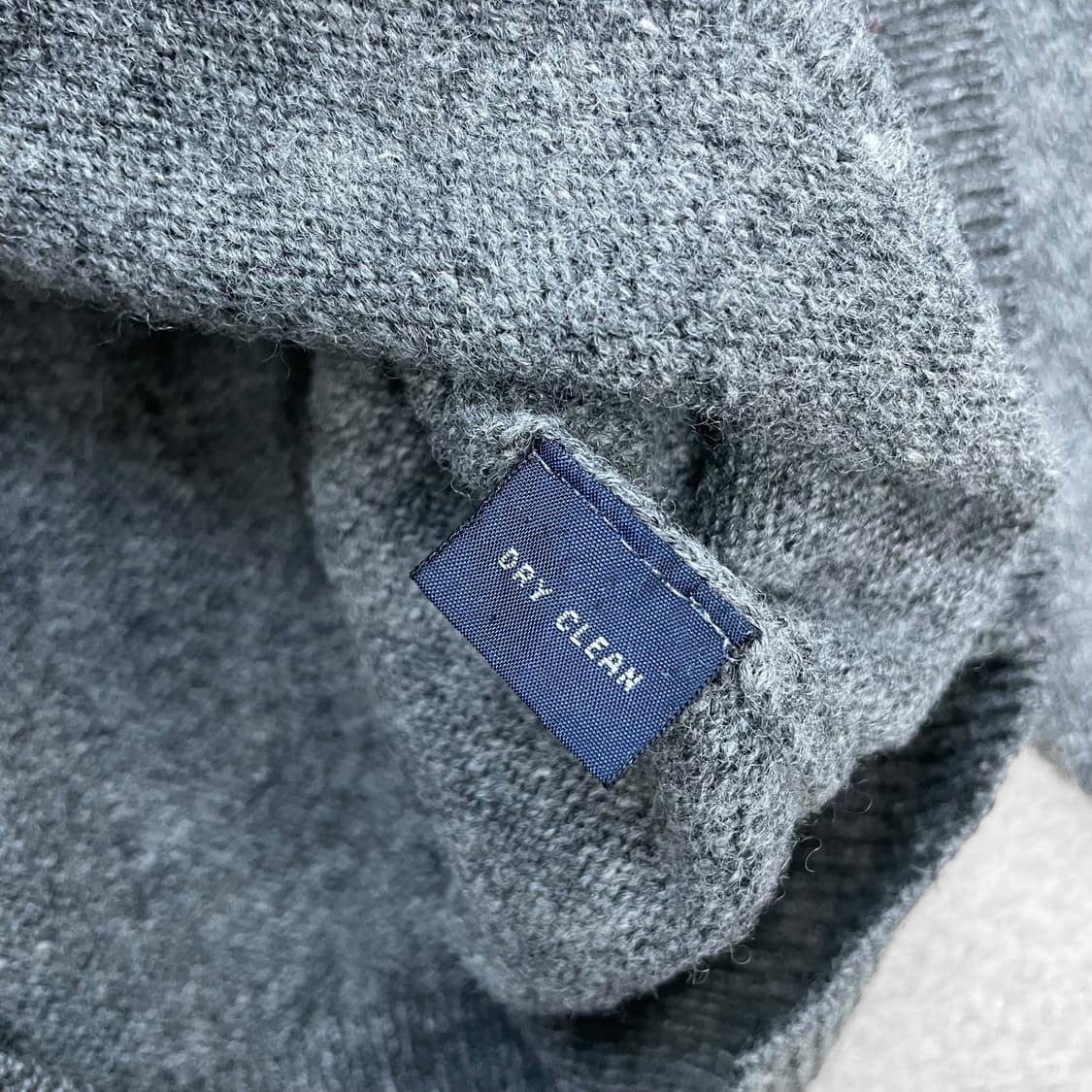 폴로 랄프로렌 포니 로고 램스울 브이넥 니트 그레이 상품이미지4