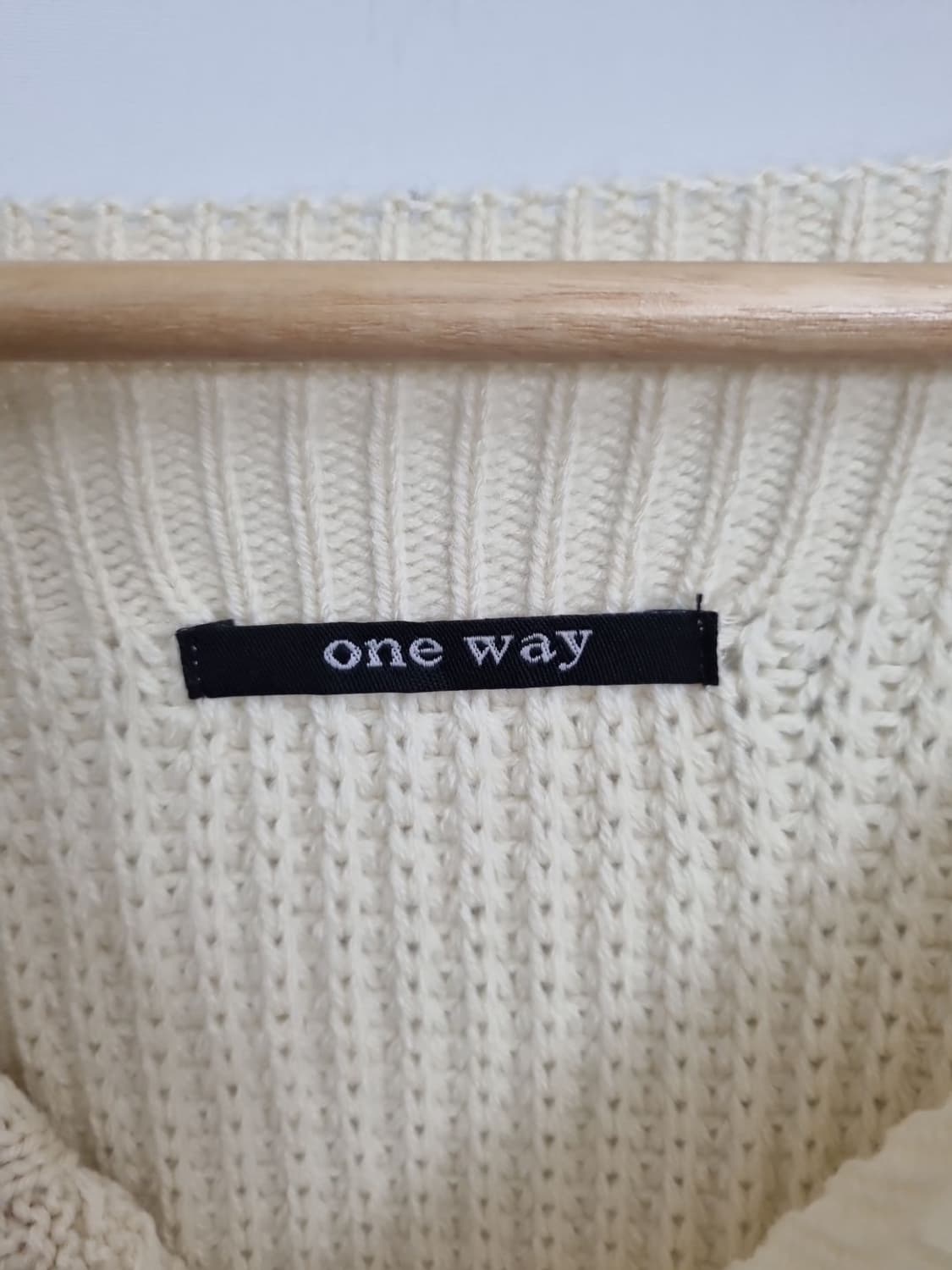 ONE WAY 꽈베기 오프숄더 니트  상품이미지8