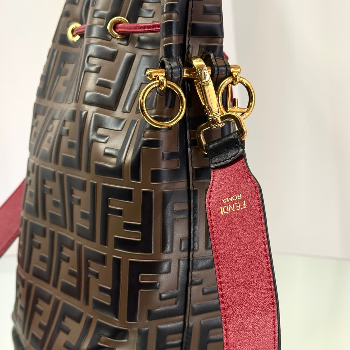 펜디 몬트레조 버킷백 FF 레더 스몰 상품이미지5