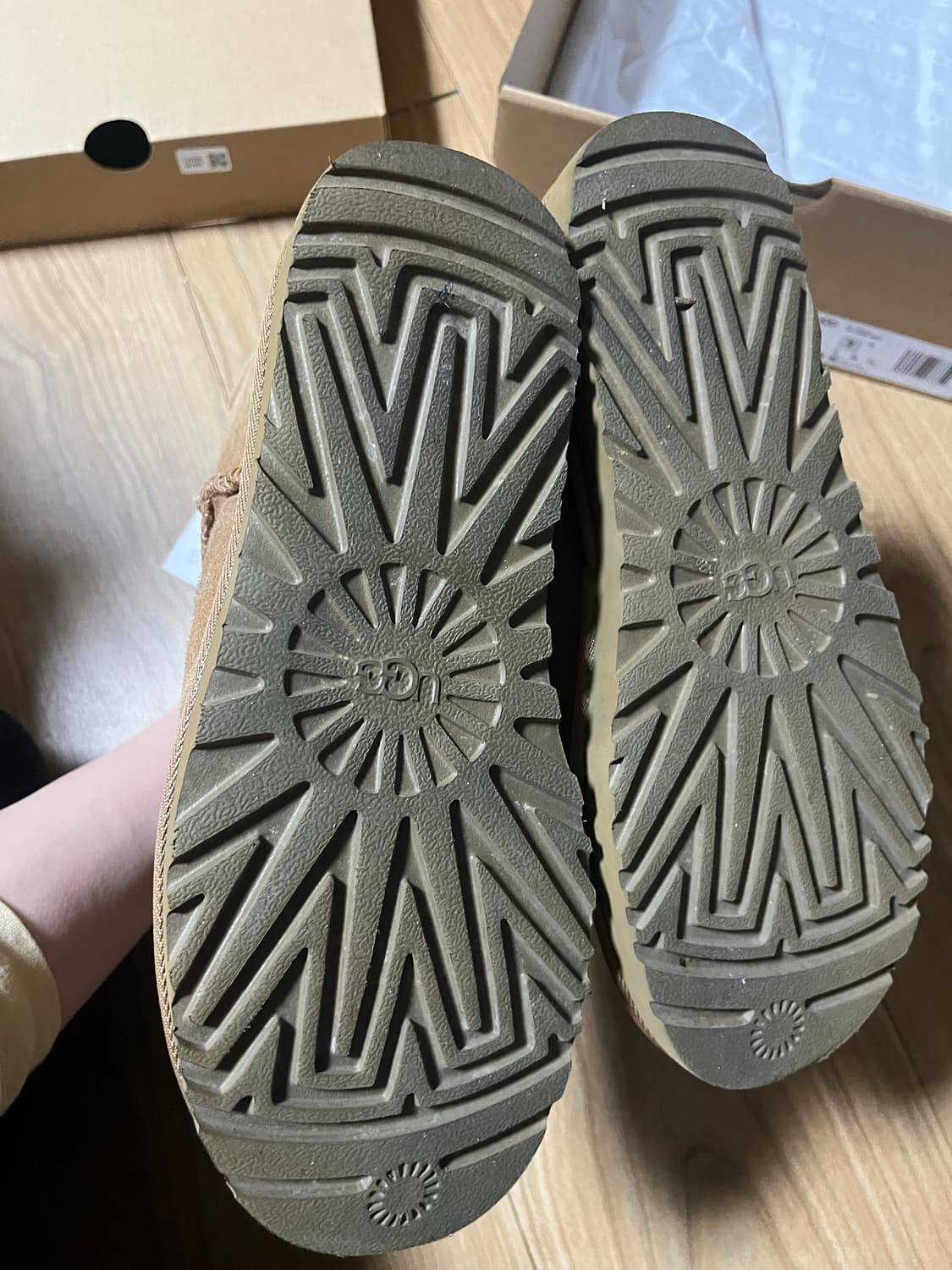 3회미만 착용, 상태 최상) 어그 클래식  2  부츠 체슈넛 상품이미지3