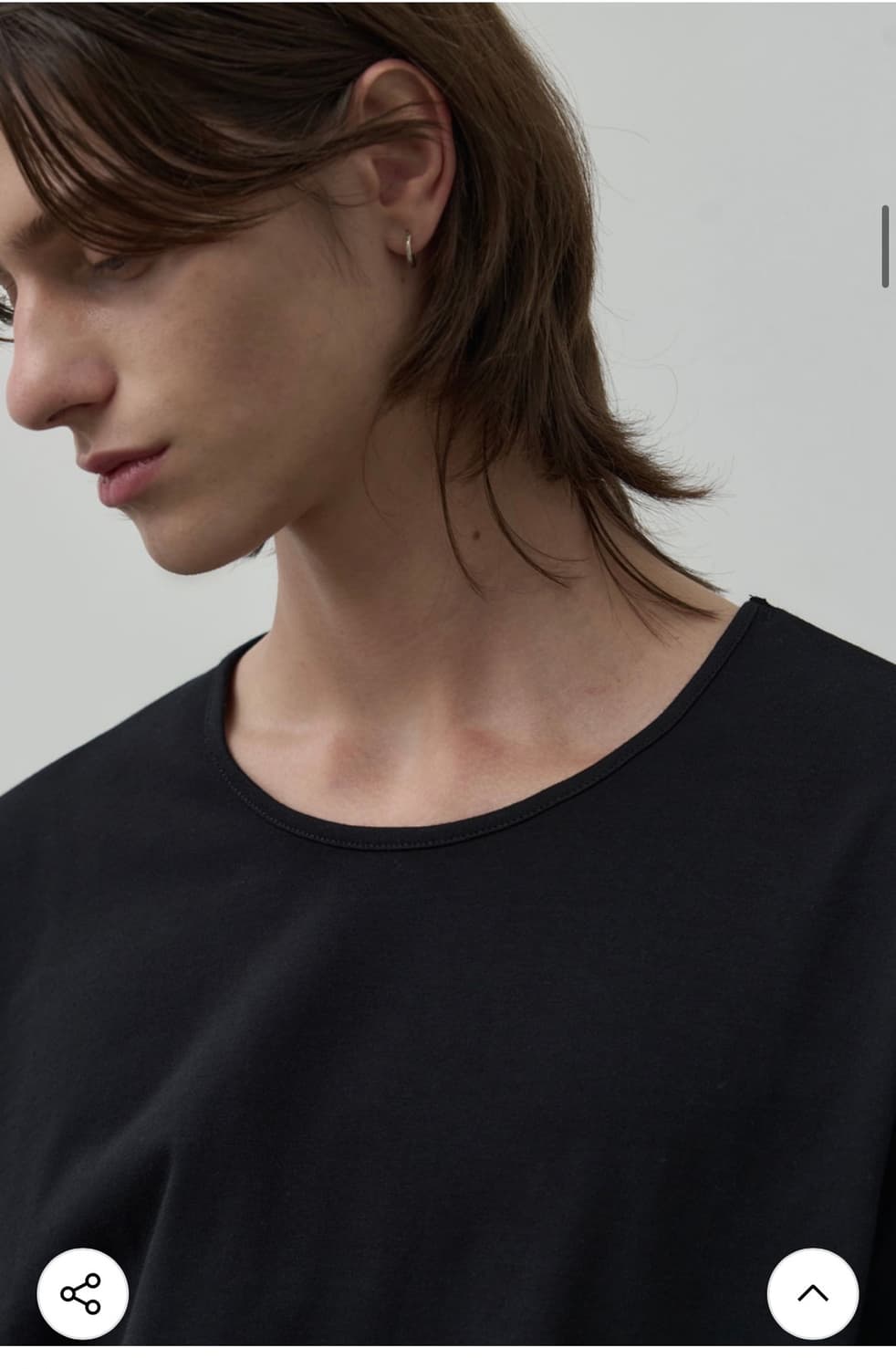 (새상품)(L) 알리스 플루이드 U넥 크롭 롱 슬리브 티셔츠 BLACK 상품이미지6