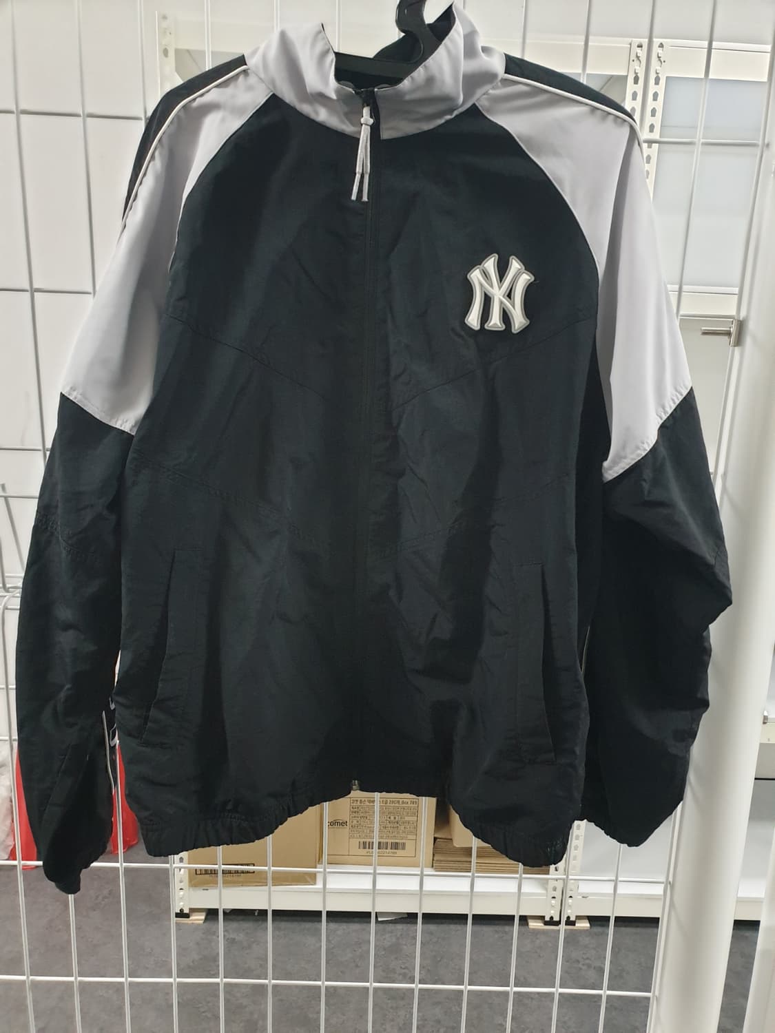 MLB 뉴욕 양키즈 심볼 배색 바람막이 자켓 105사이즈 판매합니다 상품이미지3