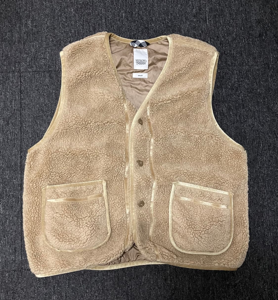 예스터데이투모로우 파시즘 플리스 베스트 상품이미지1