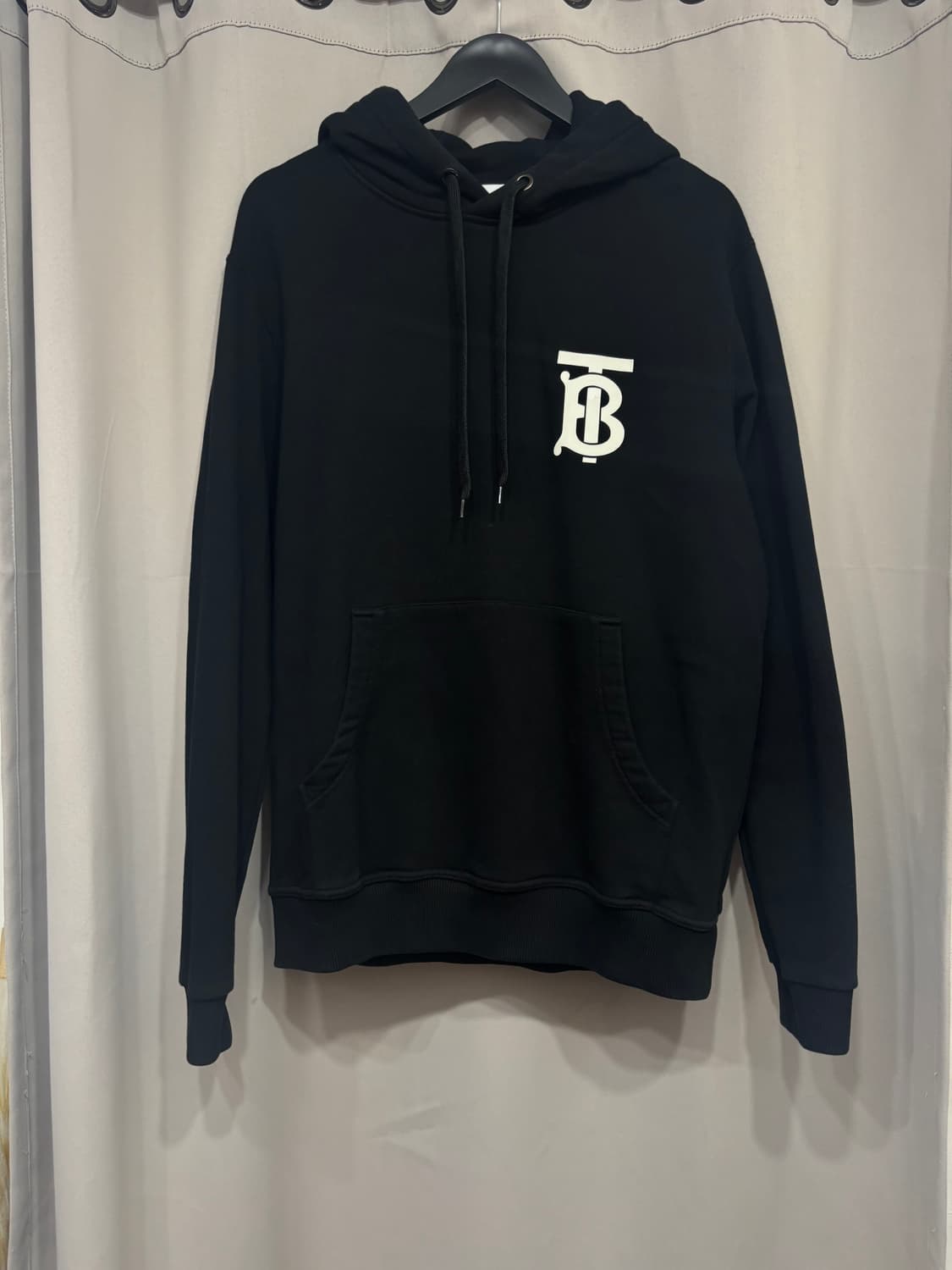 버버리 TB 로고 블랙 후드티 티셔츠 상품이미지1