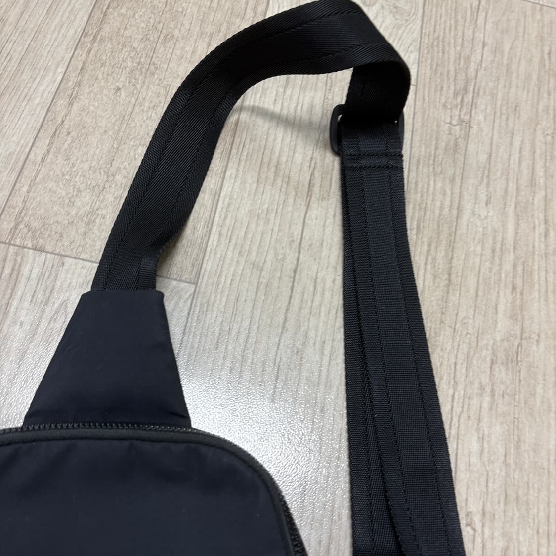 다이나핏 블랙 슬링백 상품이미지3