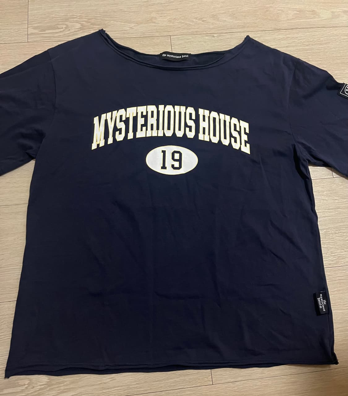 미스테리어스호텔 티셔츠 house box top 상품이미지2