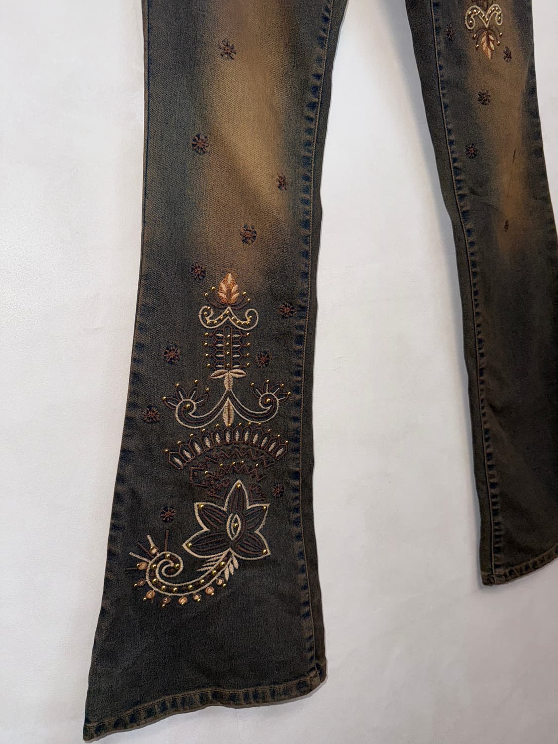 Brown denim oriental embroidered 부츠컷팬츠 상품이미지3