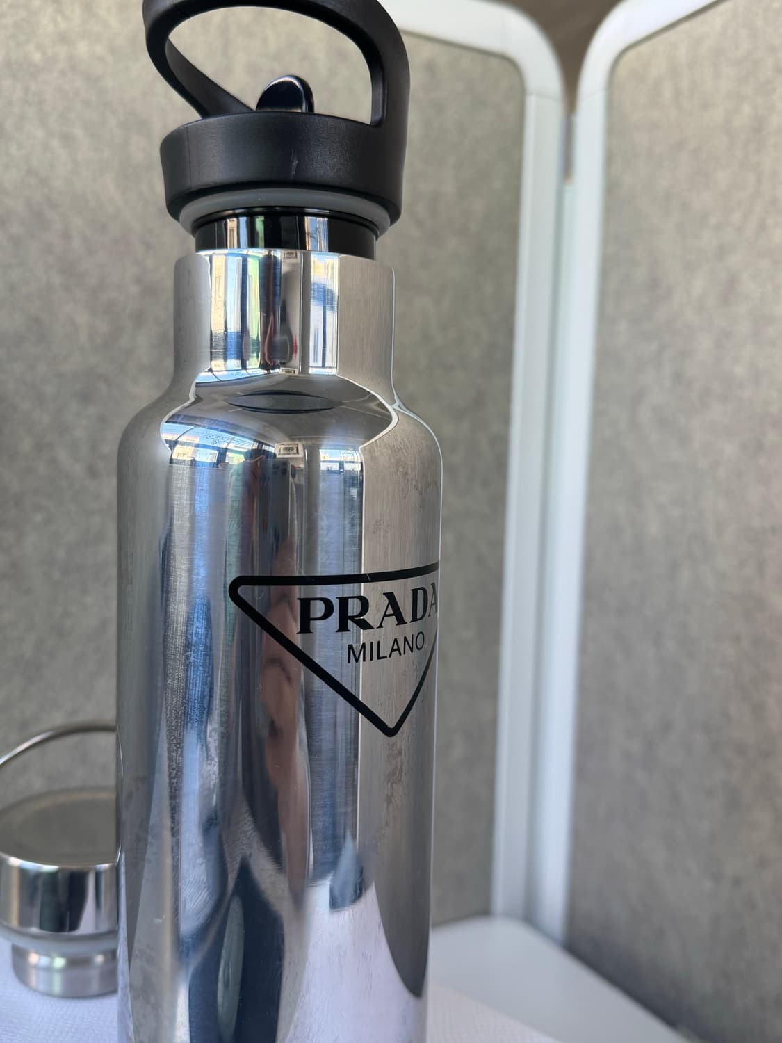 프라다 텀블러 상품이미지2