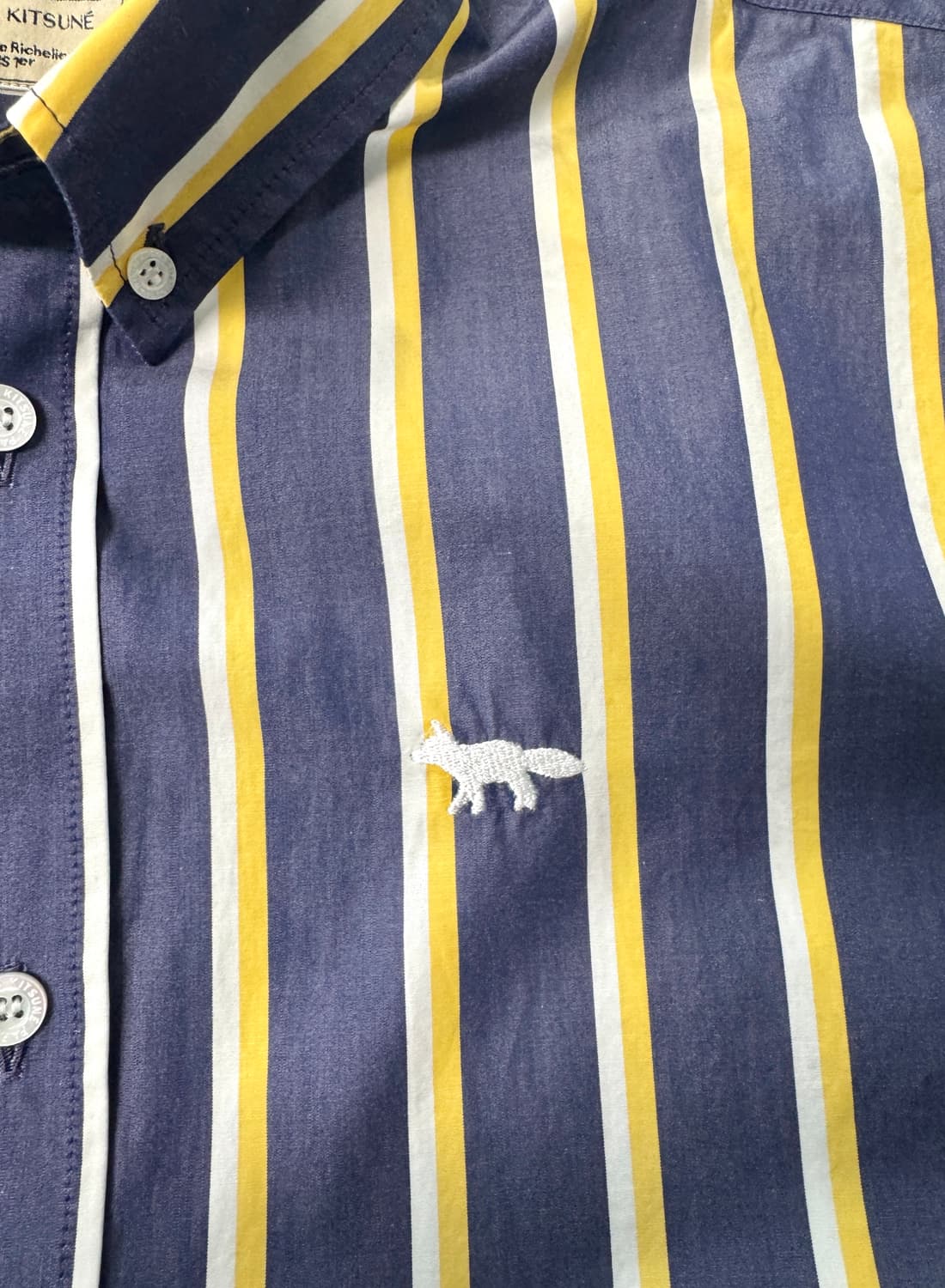 MAISON KITSUNE 메종키츠네 폭스자수 네이비 옐로우 스트라이프  상품이미지5