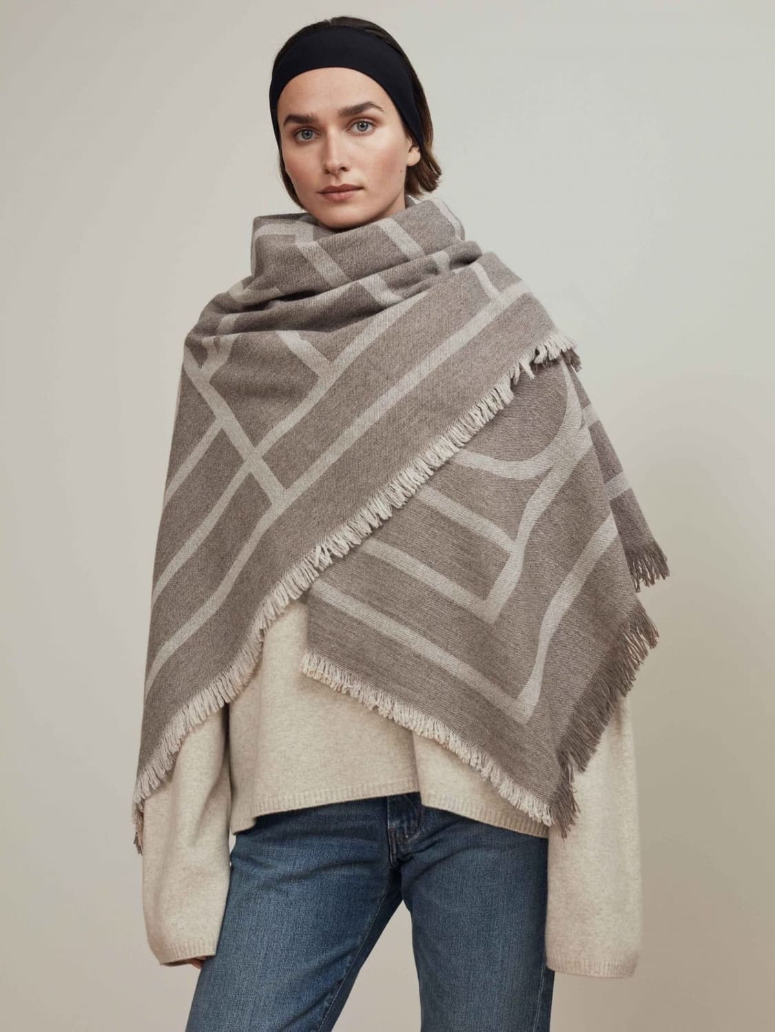 토템 모노그램 울 캐시미어 스카프 베이지 상품이미지1