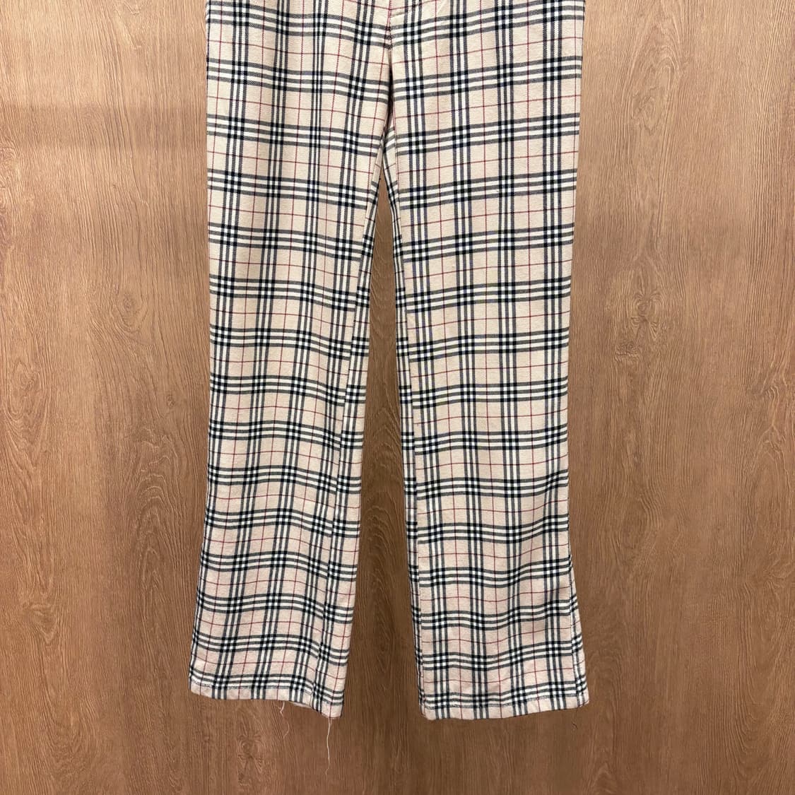 버버리 블루 라벨 스트레이트 팬츠 노바 체크 패턴 부츠컷 디테일 베이지 상품이미지5