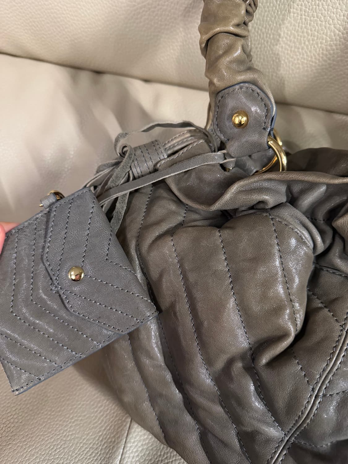 Distressed quilted detail tassel bag 상품이미지4